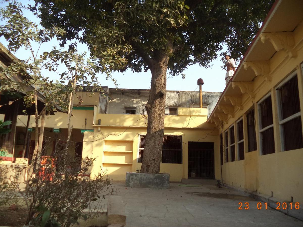 Shri Swami Sheetal Aashram Dharmshala * Varanasi